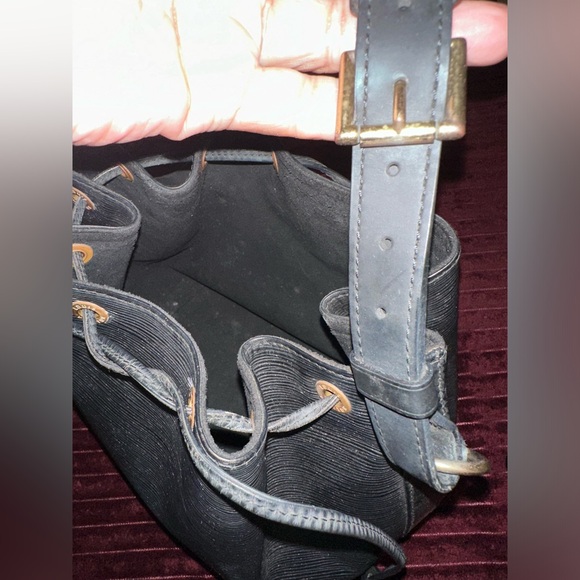 Louis Vuitton Epi Noe Bucket Bag - Picture 9 of 17